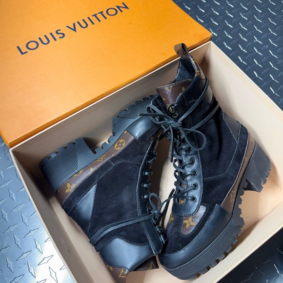 Louis Vuitton Suede/Leather Monogram Laureate Platform Combat Boot in Black 37.5 - Picture 2 of 7